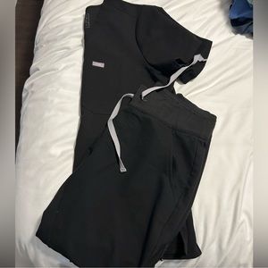 FIGS set Women’s M black Catarina top / M Zamora jogger Pants